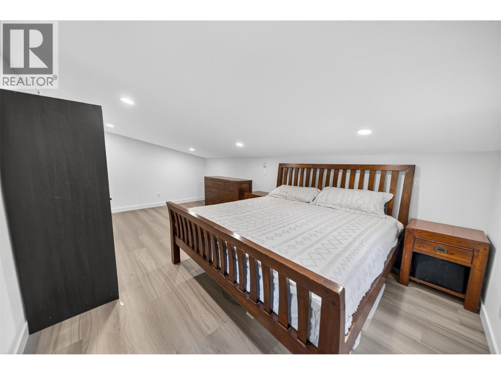 3306 Palmer Road, Baynes Lake, BC - Indoor Photo Showing Bedroom