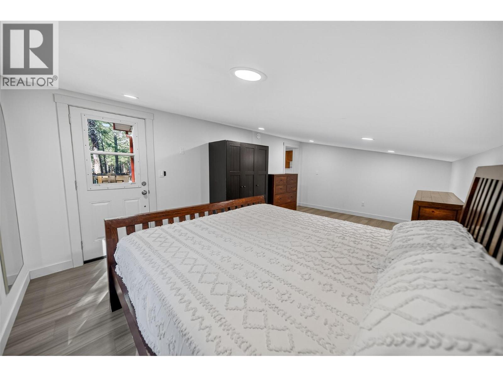 3306 Palmer Road, Baynes Lake, BC - Indoor Photo Showing Bedroom