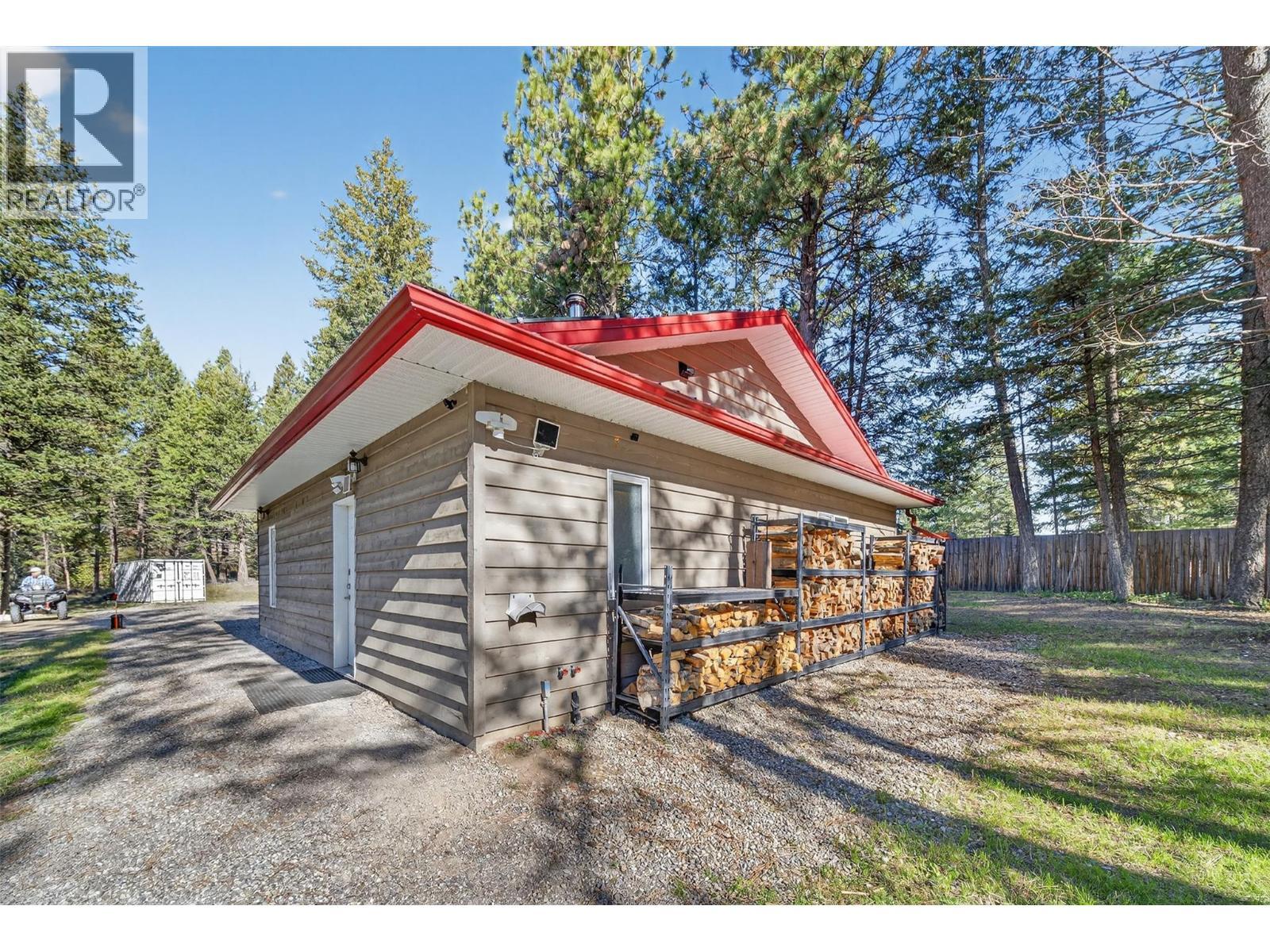 3306 Palmer Road, Baynes Lake, BC - Outdoor