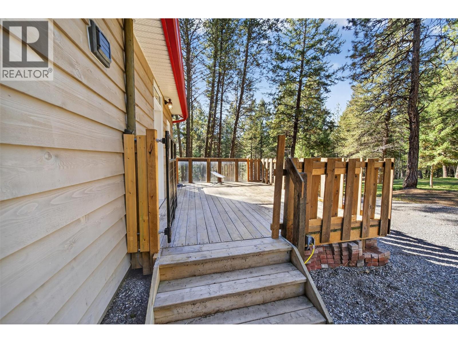 3306 Palmer Road, Baynes Lake, BC - Outdoor