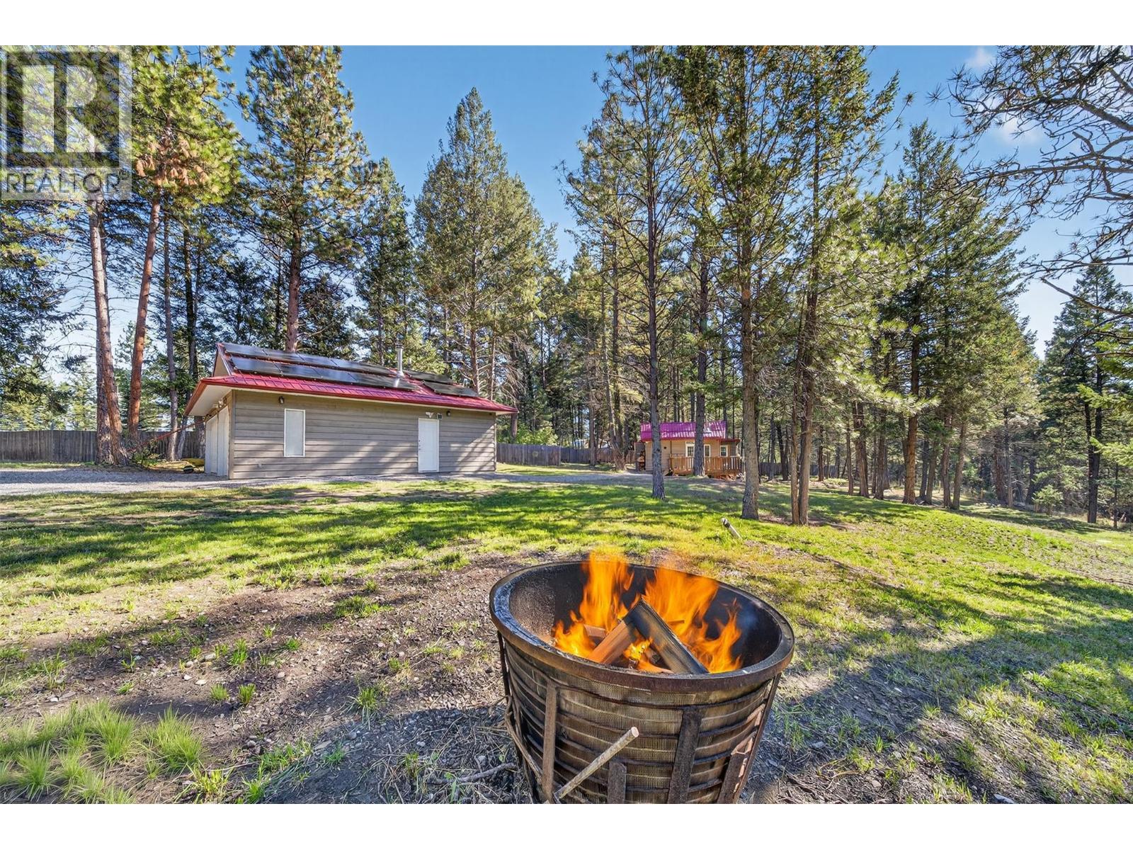 3306 Palmer Road, Baynes Lake, BC - Outdoor