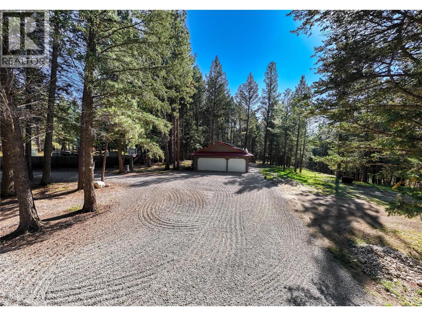 3306 Palmer Road, Baynes Lake, BC - Outdoor