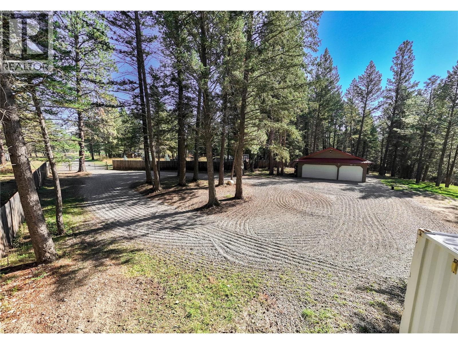 3306 Palmer Road, Baynes Lake, BC - Outdoor