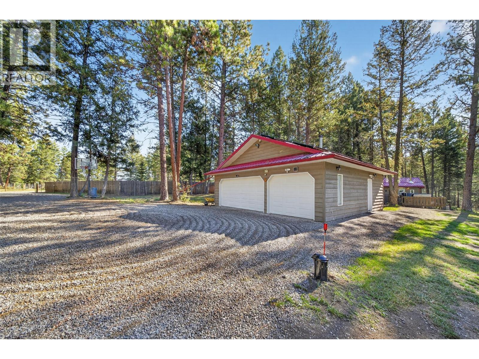 3306 Palmer Road, Baynes Lake, BC - Outdoor