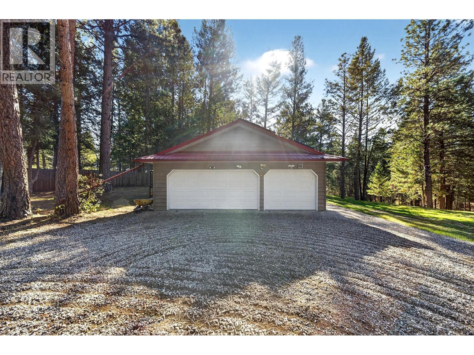 3306 Palmer Road, Baynes Lake, BC - Outdoor