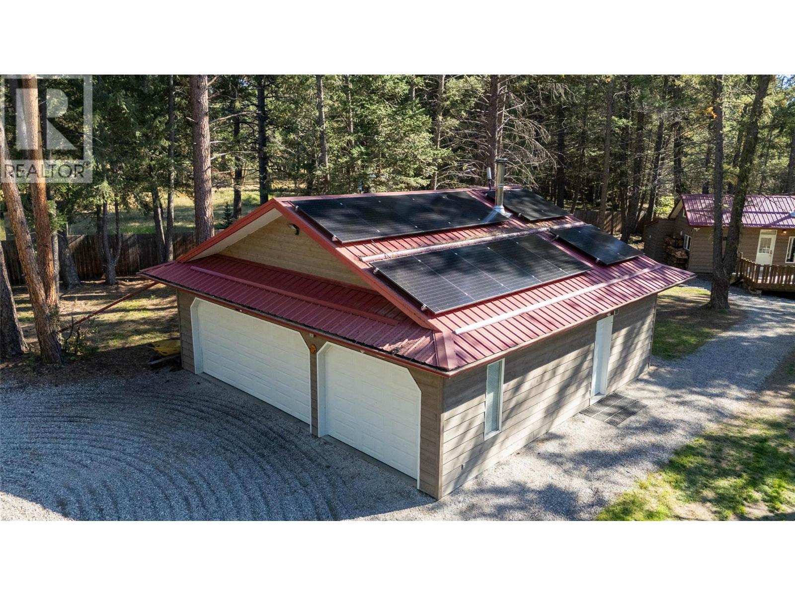 3306 Palmer Road, Baynes Lake, BC - Outdoor