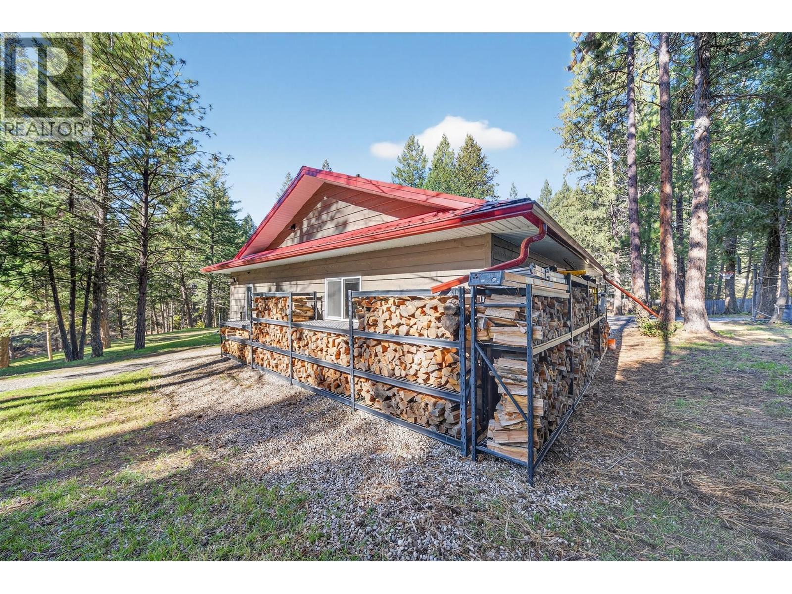 3306 Palmer Road, Baynes Lake, BC - Outdoor