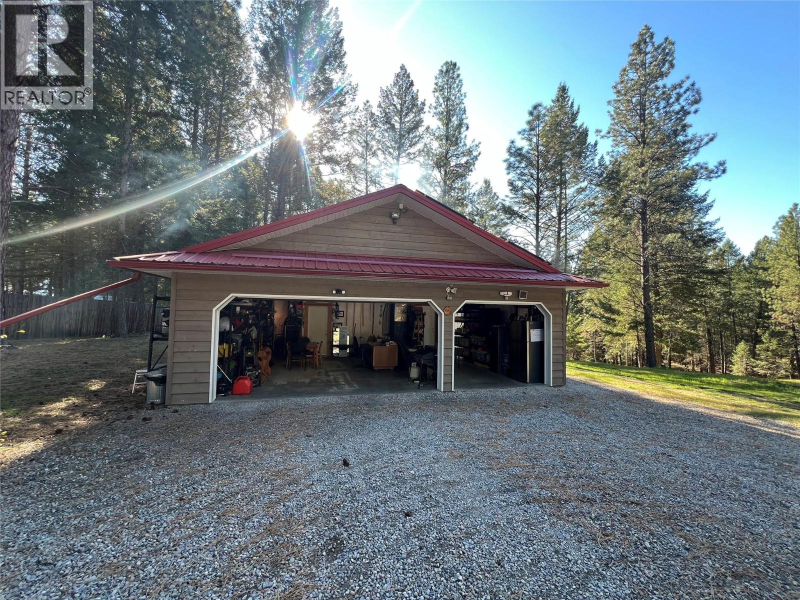 3306 Palmer Road, Baynes Lake, BC - Outdoor