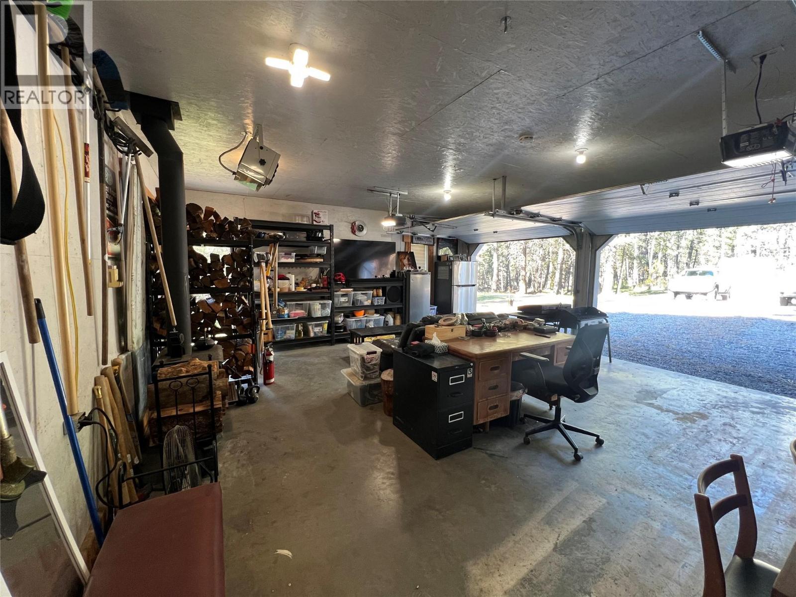 3306 Palmer Road, Baynes Lake, BC - Indoor