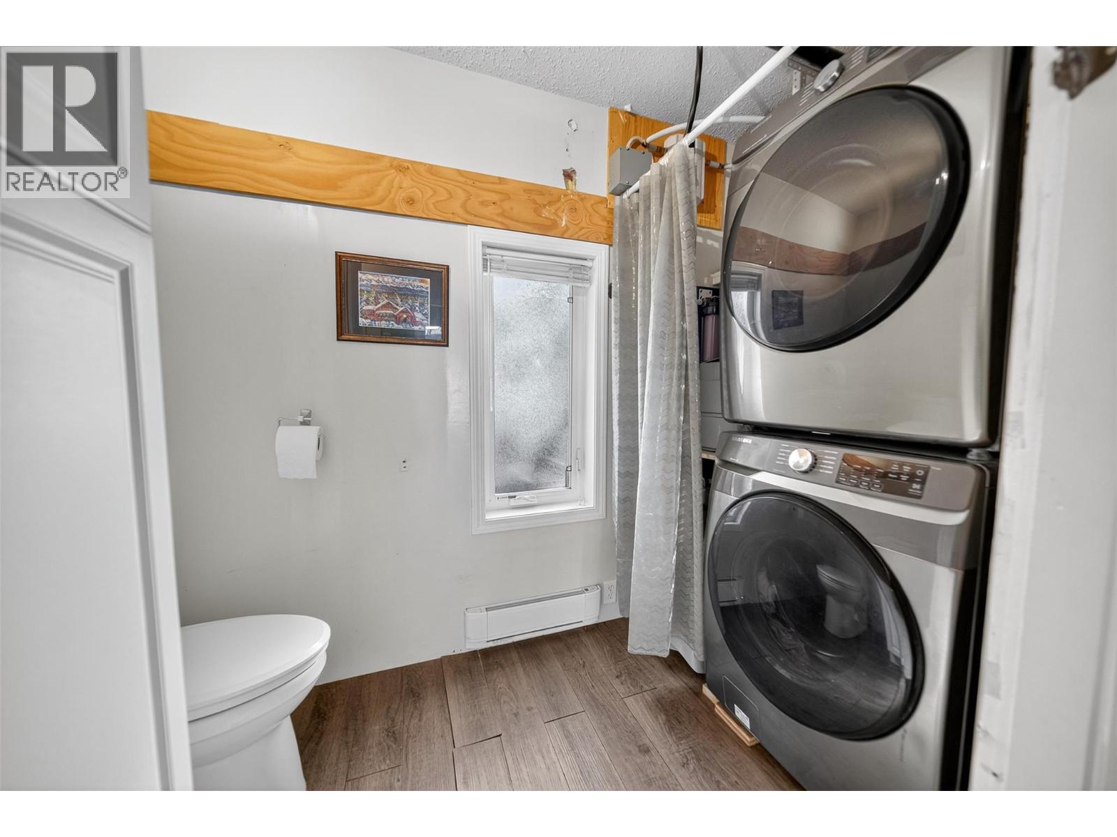 3306 Palmer Road, Baynes Lake, BC - Indoor Photo Showing Laundry Room
