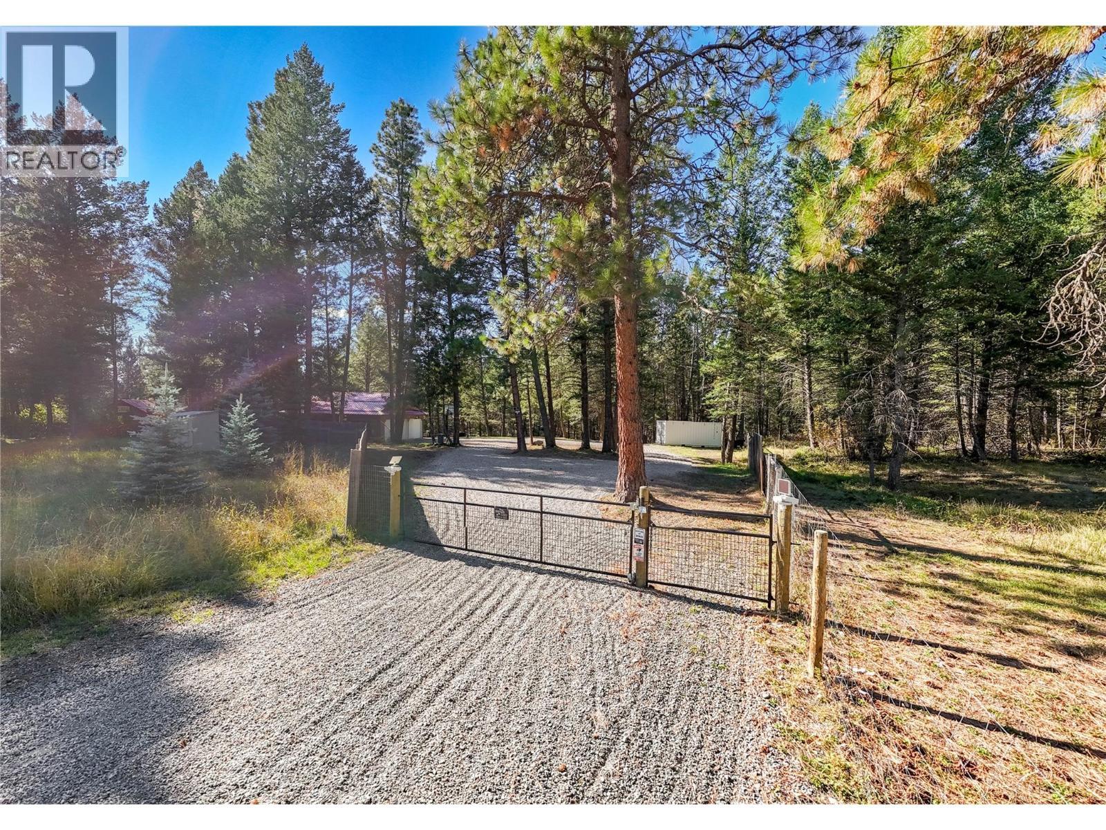 3306 Palmer Road, Baynes Lake, BC - Outdoor