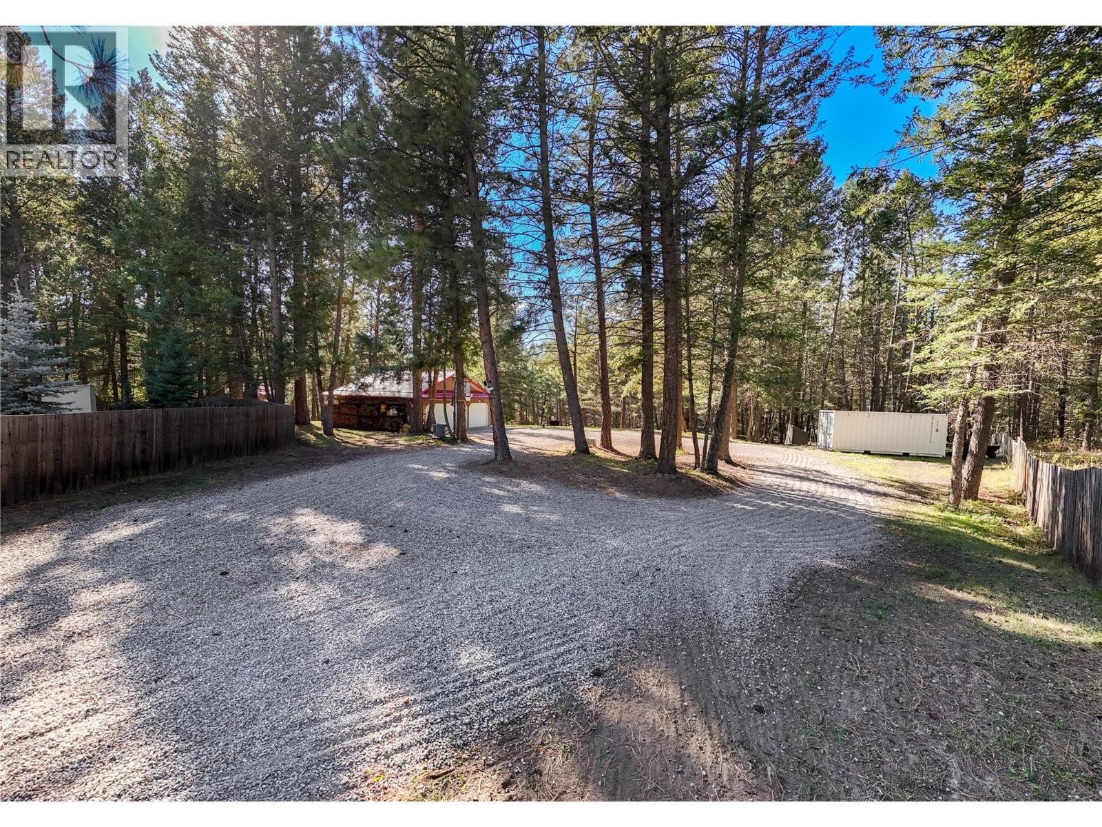 3306 Palmer Road, Baynes Lake, BC - Outdoor