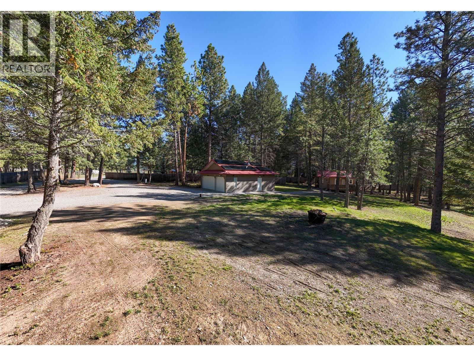 3306 Palmer Road, Baynes Lake, BC - Outdoor