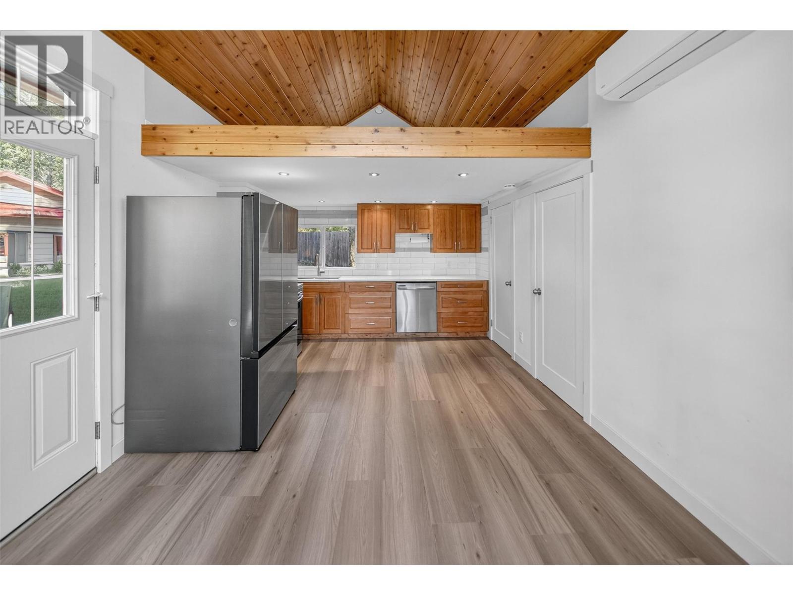 3306 Palmer Road, Baynes Lake, BC - Indoor Photo Showing Kitchen