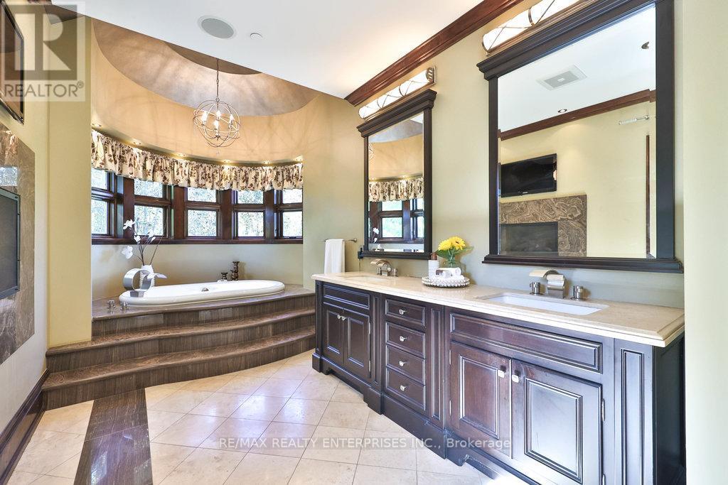 1500 Watersedge Road, Mississauga, ON - Indoor Photo Showing Bathroom