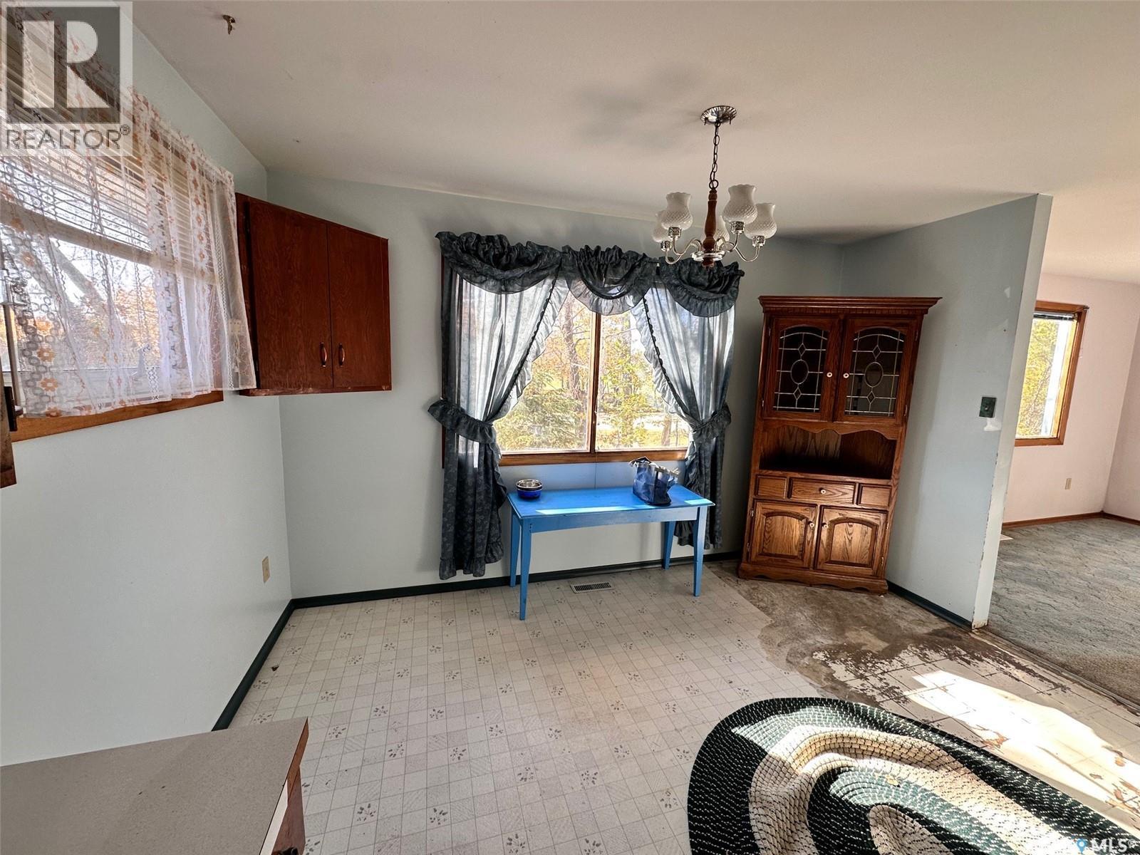 441 4Th Street, Leoville, SK - Indoor