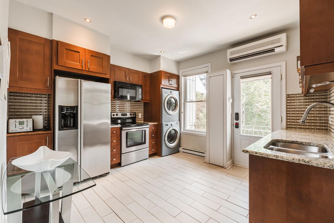Kitchen - 1462 Rue De Chambly, Montréal (Mercier/Hochelaga-Maisonneuve), QC - Indoor Photo Showing Kitchen With Double Sink