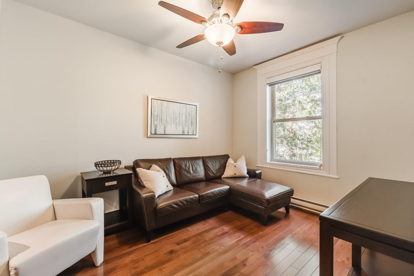 Living room - 1462 Rue De Chambly, Montréal (Mercier/Hochelaga-Maisonneuve), QC - Indoor Photo Showing Living Room