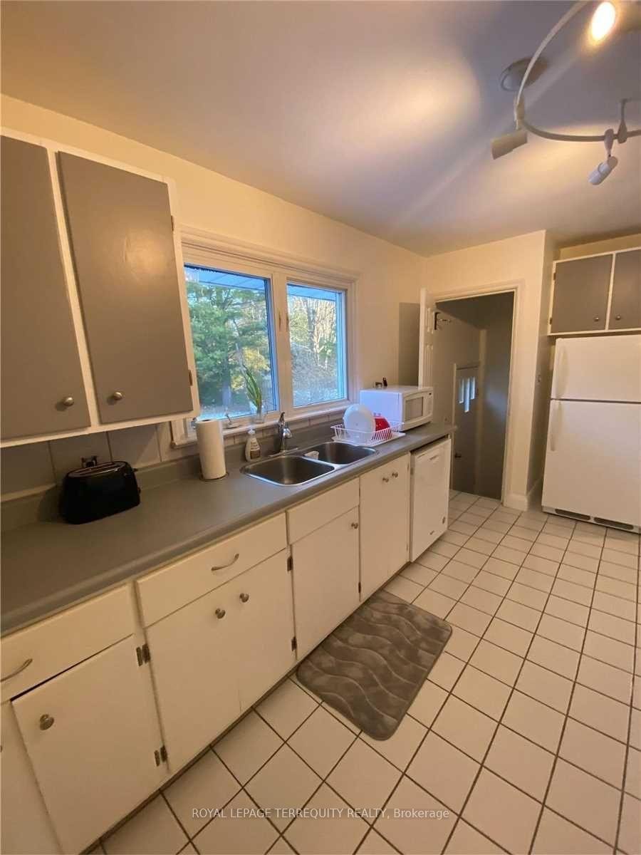 42 Brook Road S, Cobourg, ON - Indoor Photo Showing Kitchen With Double Sink
