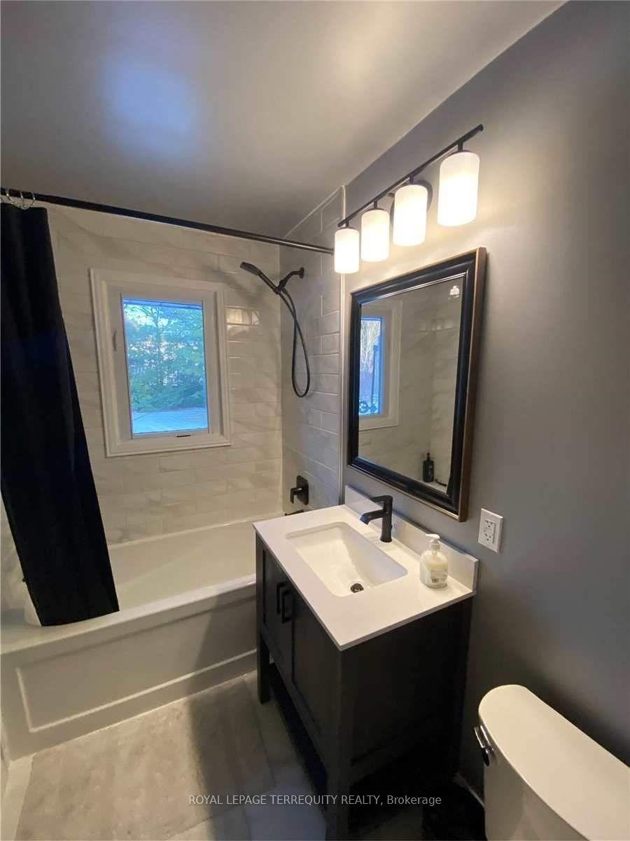 42 Brook Road S, Cobourg, ON - Indoor Photo Showing Bathroom