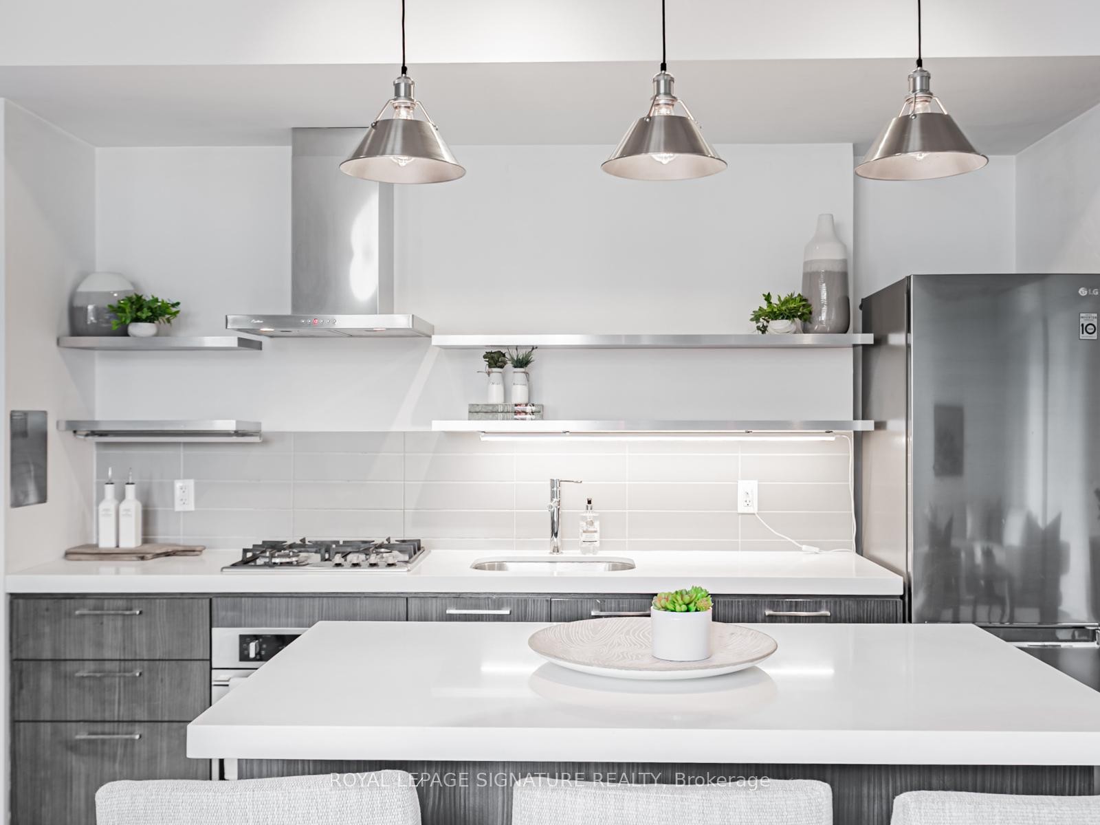 418-560 King Street W, Toronto, ON - Indoor Photo Showing Kitchen With Upgraded Kitchen