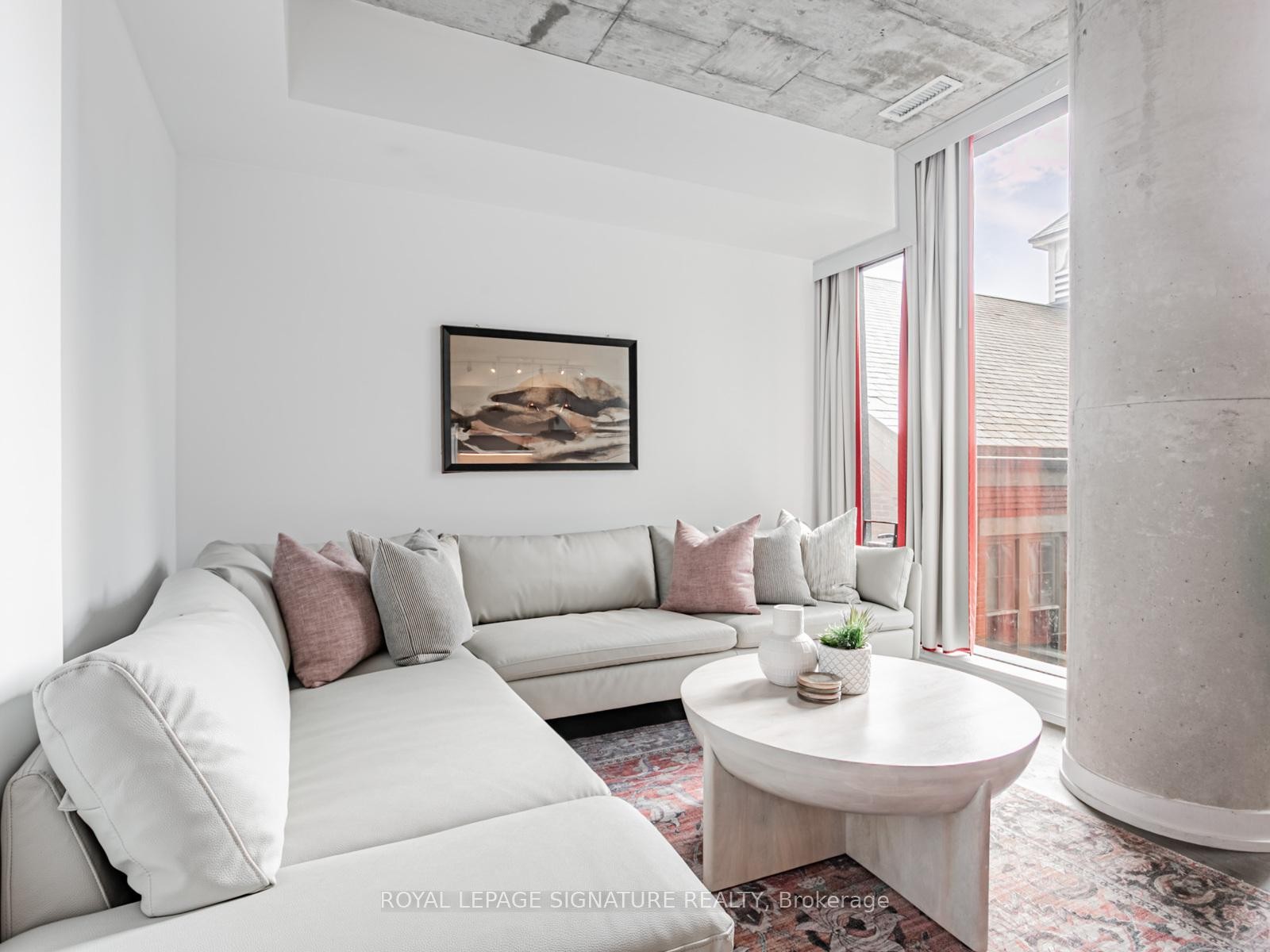 418-560 King Street W, Toronto, ON - Indoor Photo Showing Living Room