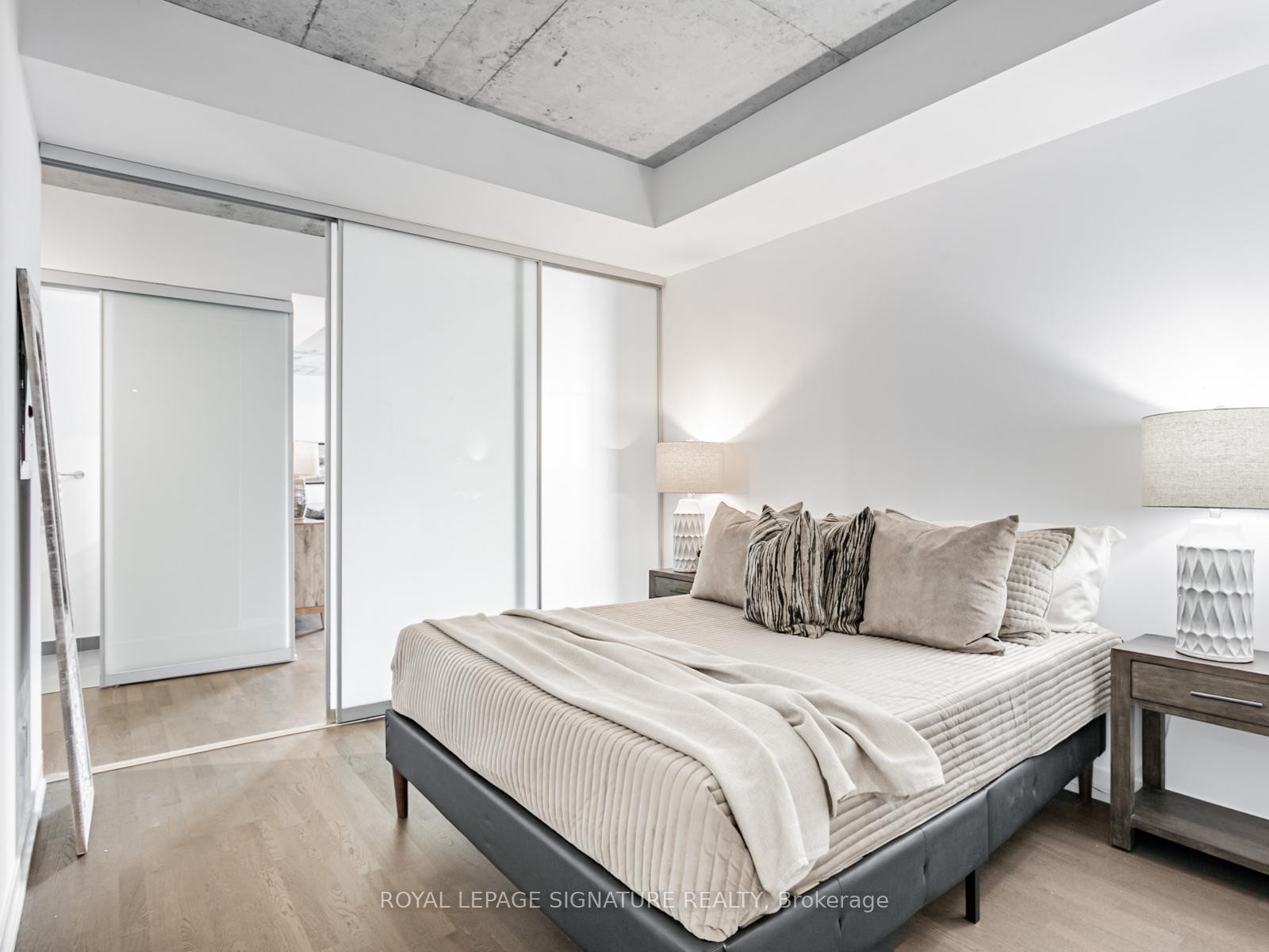 418-560 King Street W, Toronto, ON - Indoor Photo Showing Bedroom