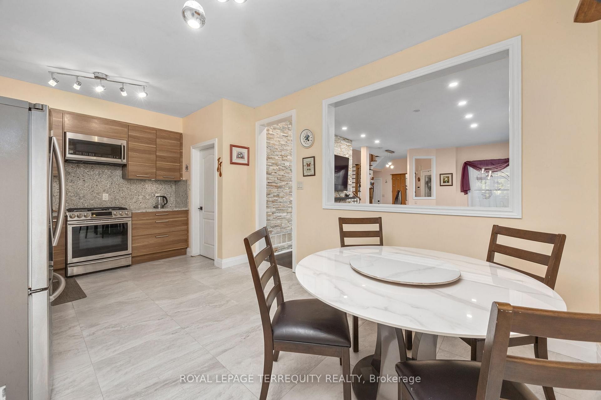 111 English Oak Drive, Richmond Hill, ON