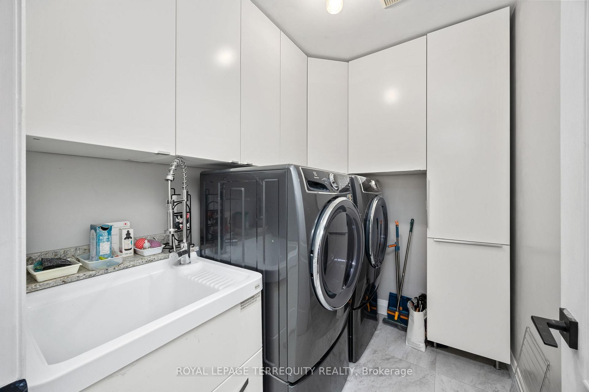 111 English Oak Drive, Richmond Hill, ON