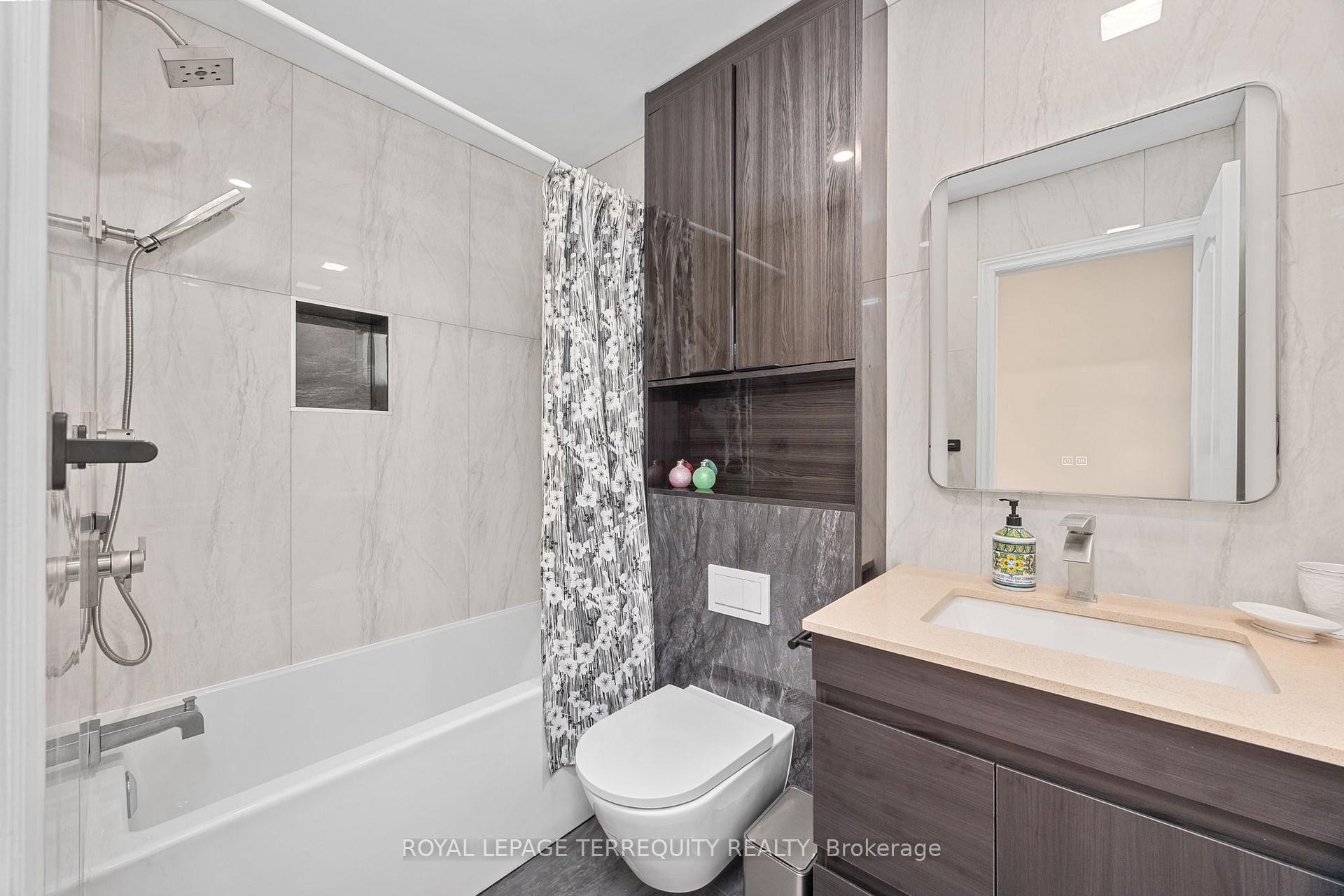 111 English Oak Drive, Richmond Hill, ON