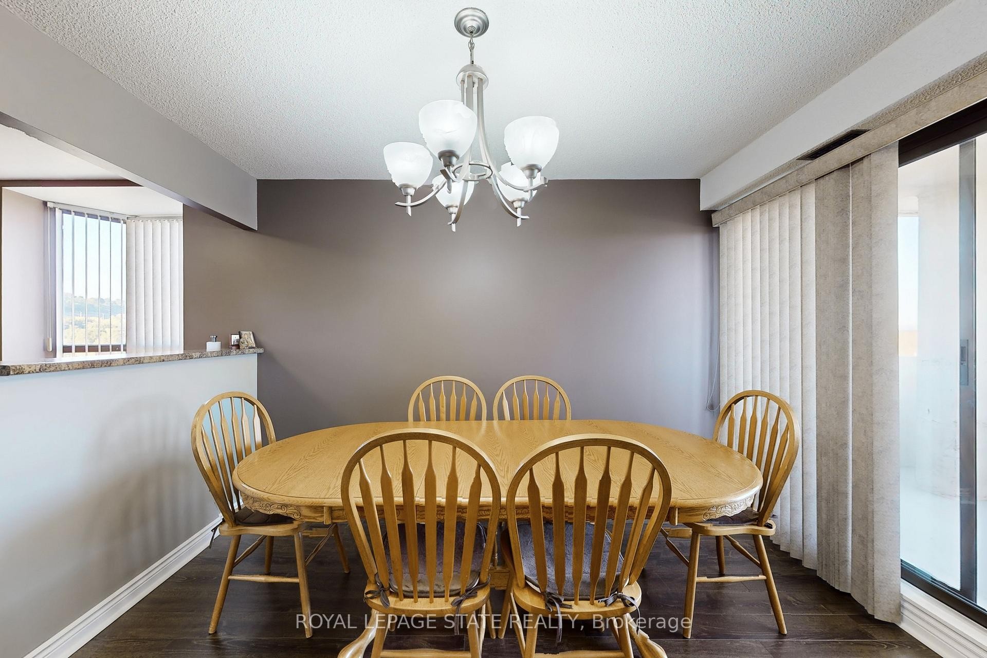 1002-432 Main Street, Hamilton, ON - Indoor Photo Showing Dining Room