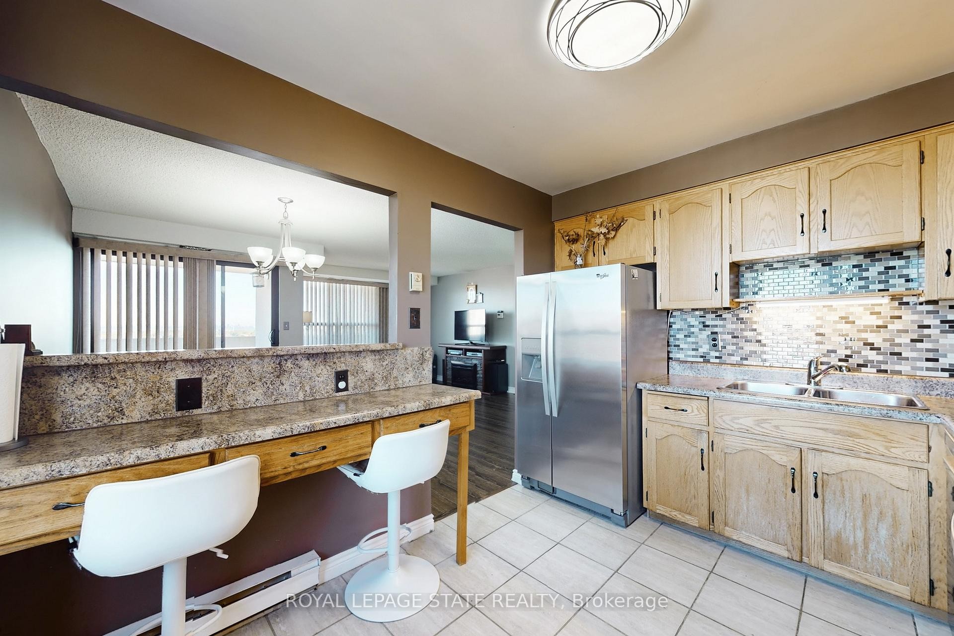 1002-432 Main Street, Hamilton, ON - Indoor Photo Showing Other Room