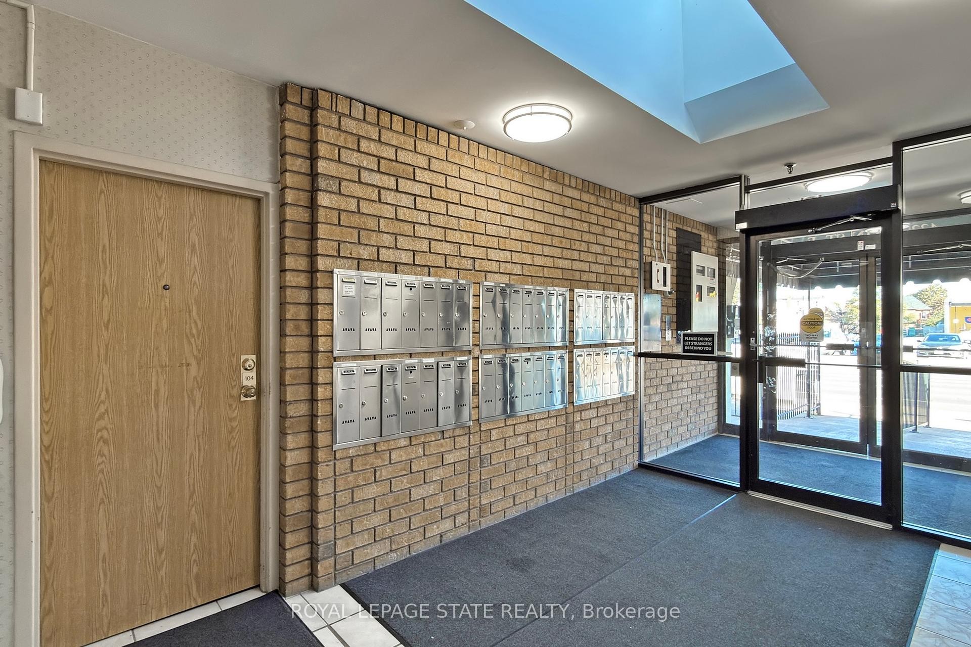 1002-432 Main Street, Hamilton, ON - With Balcony With Exterior