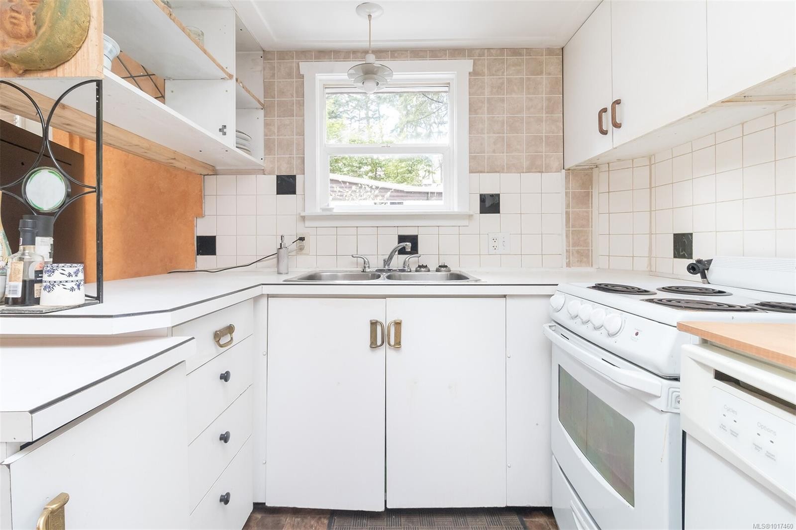 143-2500 Florence Lake Rd, Langford, BC