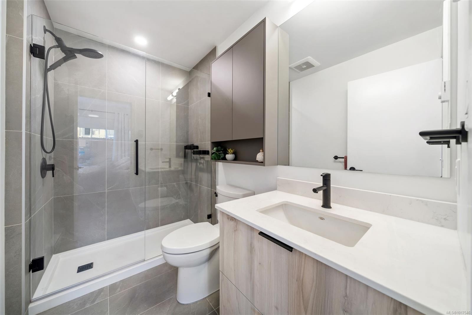 100-3564B Ryder Hesjedal Way, Colwood, BC - Indoor Photo Showing Bathroom