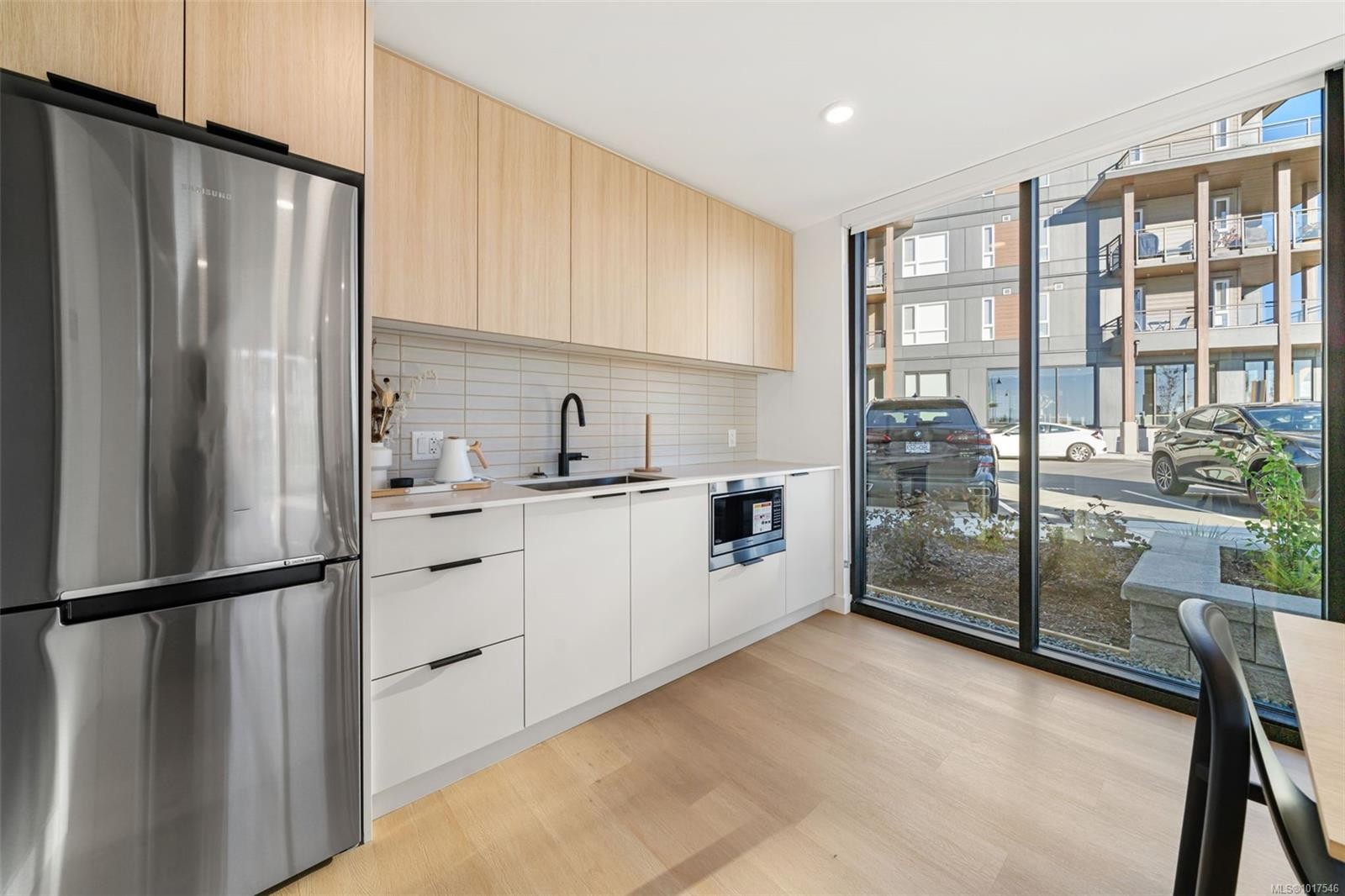 100-3564B Ryder Hesjedal Way, Colwood, BC - Indoor Photo Showing Kitchen With Upgraded Kitchen