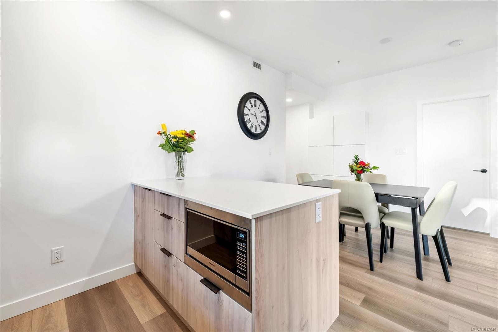 100-3564B Ryder Hesjedal Way, Colwood, BC - Indoor