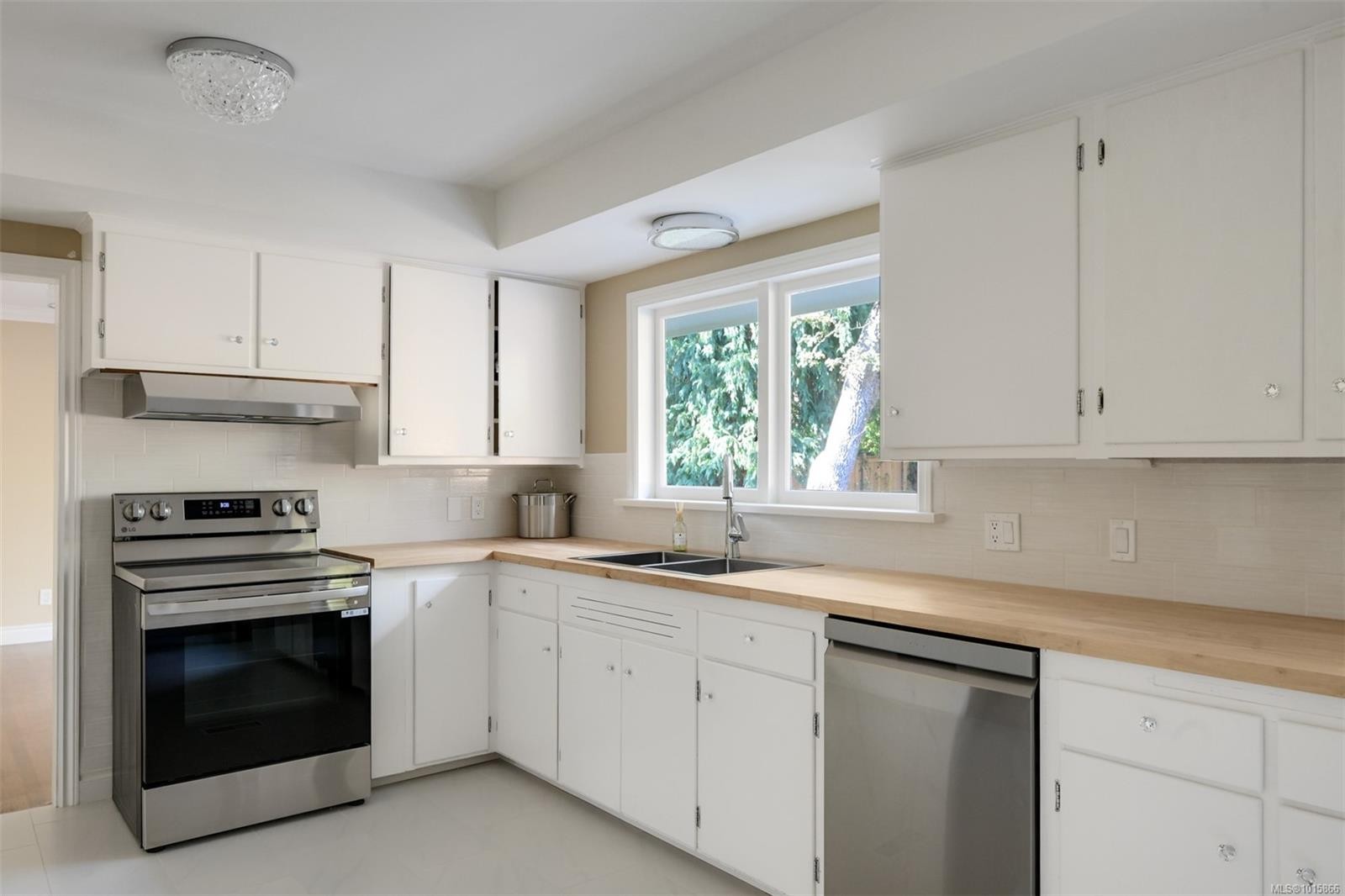 3160 Midland Rd, Oak Bay, BC