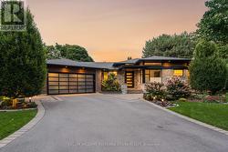 18 PLUMBSTEAD COURT Toronto, ON M9A 1V5