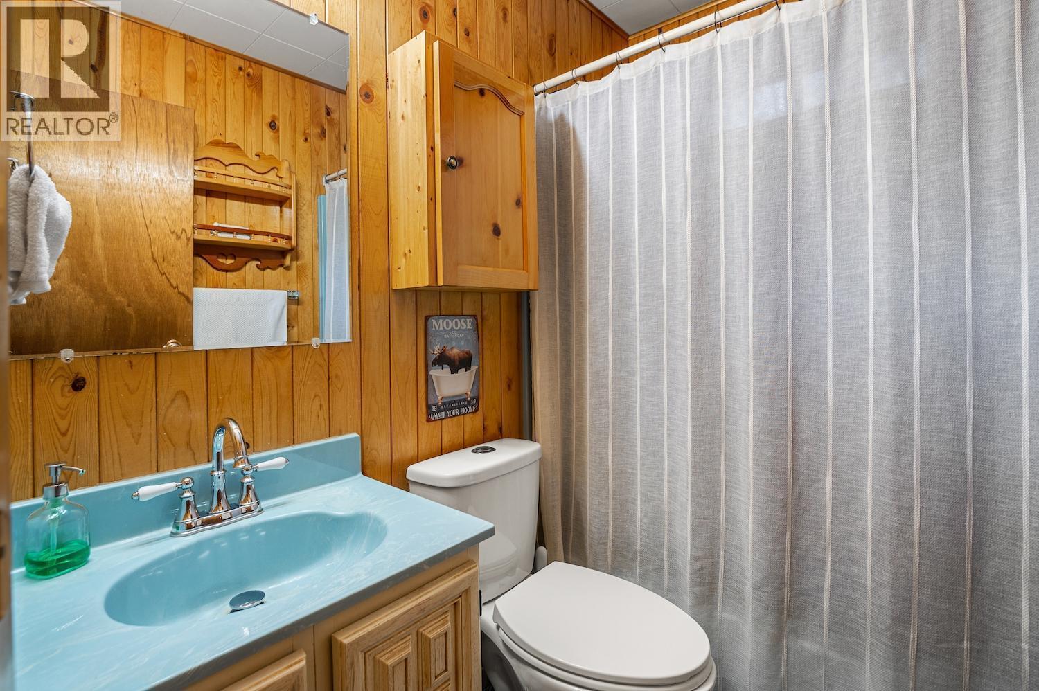 1249 Tie Lake Shore S Road, Jaffray, BC - Indoor Photo Showing Bathroom