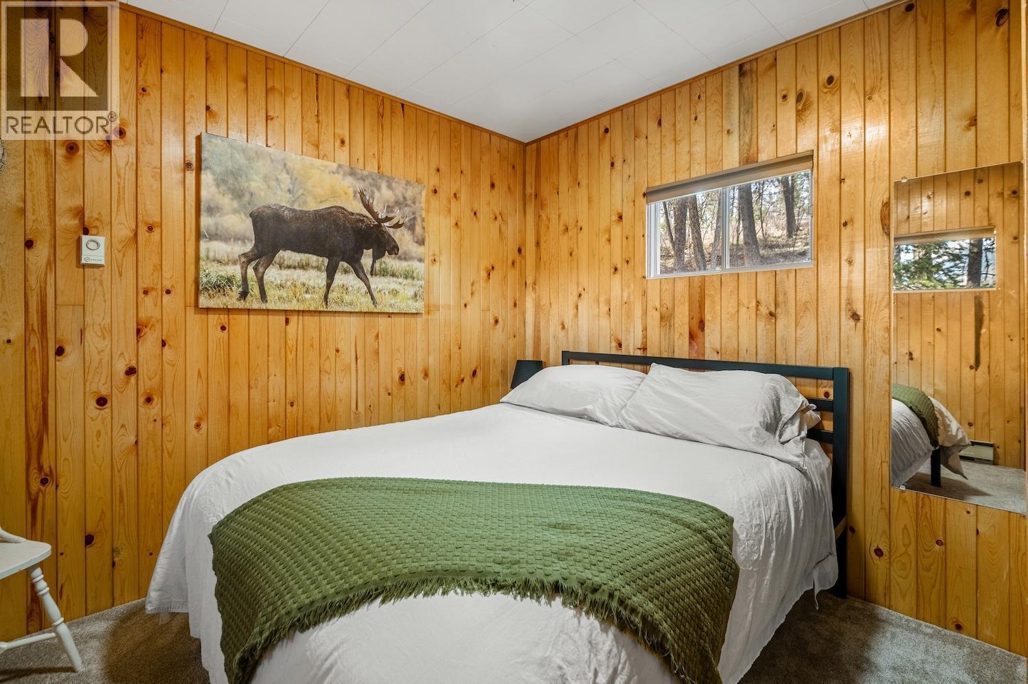 1249 Tie Lake Shore S Road, Jaffray, BC - Indoor Photo Showing Bedroom