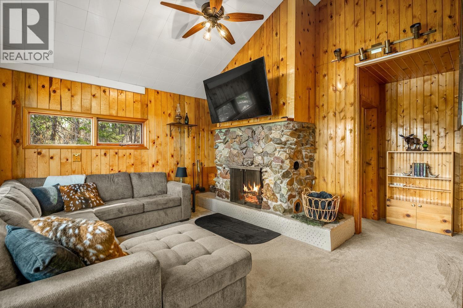 1249 Tie Lake Shore S Road, Jaffray, BC - Indoor Photo Showing Living Room With Fireplace