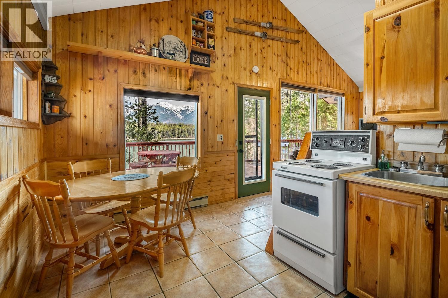 1249 Tie Lake Shore S Road, Jaffray, BC - Indoor Photo Showing Other Room