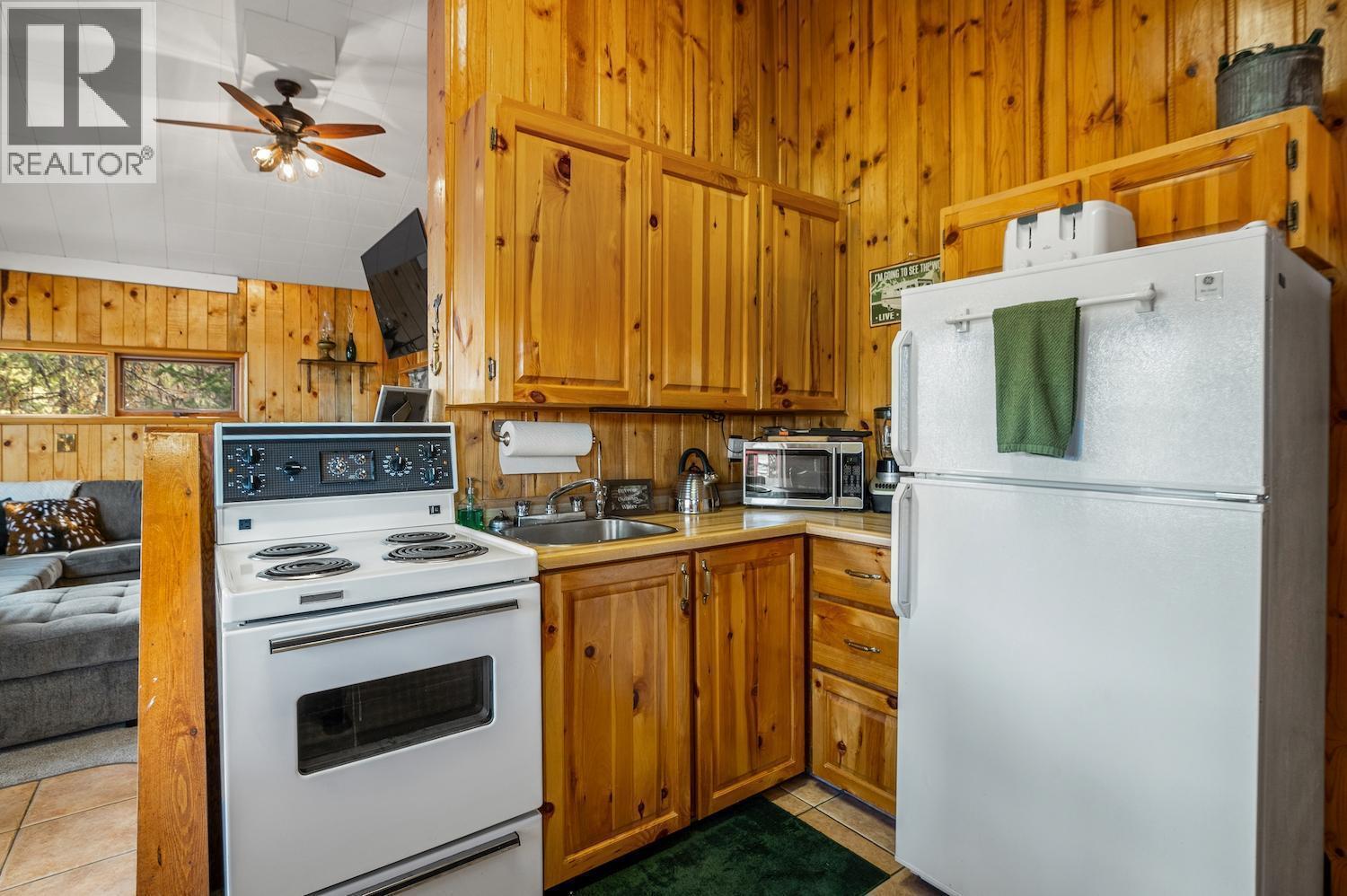 1249 Tie Lake Shore S Road, Jaffray, BC - Indoor Photo Showing Kitchen