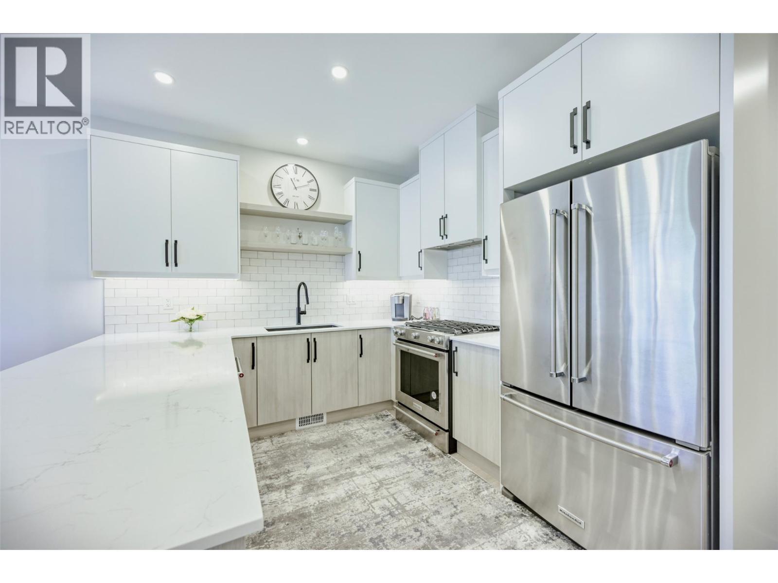 8000 Vedette Drive Unit# 5, Osoyoos, BC - Indoor Photo Showing Kitchen With Upgraded Kitchen