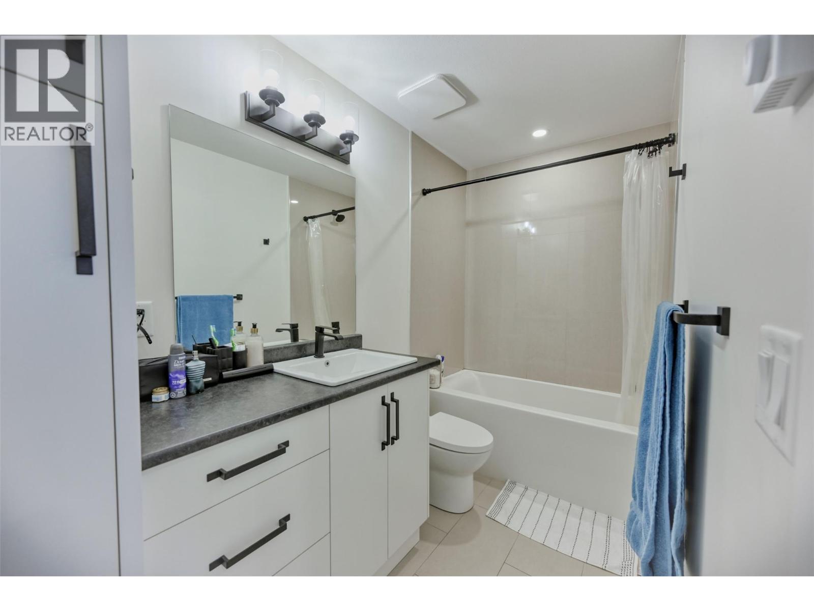 8000 Vedette Drive Unit# 5, Osoyoos, BC - Indoor Photo Showing Bathroom