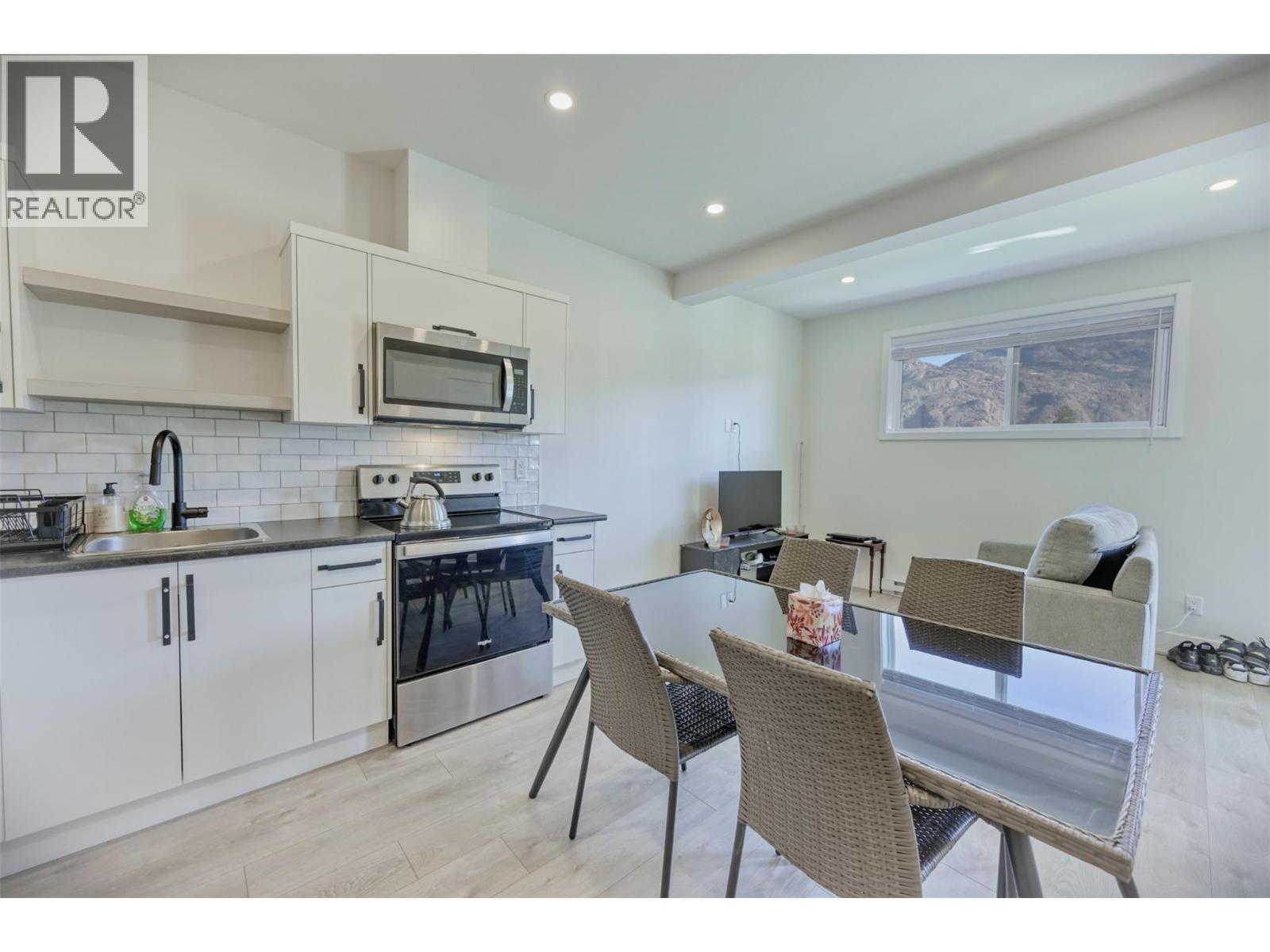 8000 Vedette Drive Unit# 5, Osoyoos, BC - Indoor Photo Showing Other Room