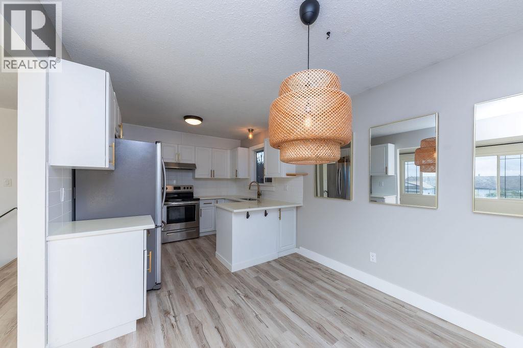1595 Hillcrest Avenue, Kamloops, BC - Indoor Photo Showing Kitchen