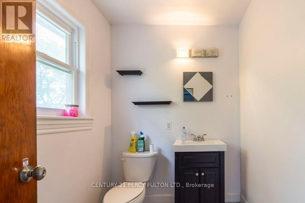 Main - 71 Prince Of Wales Drive, Belleville, ON - Indoor Photo Showing Bathroom