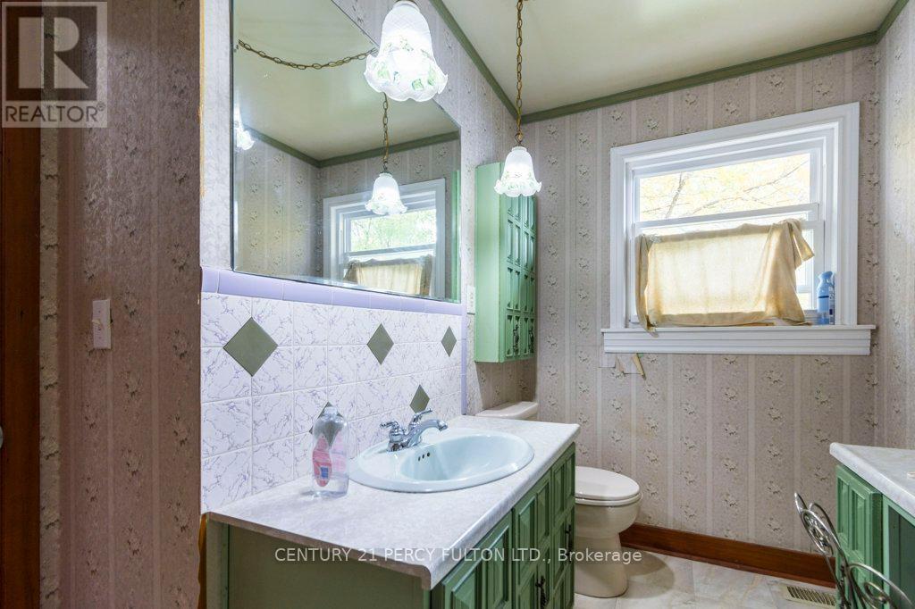 Main - 71 Prince Of Wales Drive, Belleville, ON - Indoor Photo Showing Bathroom